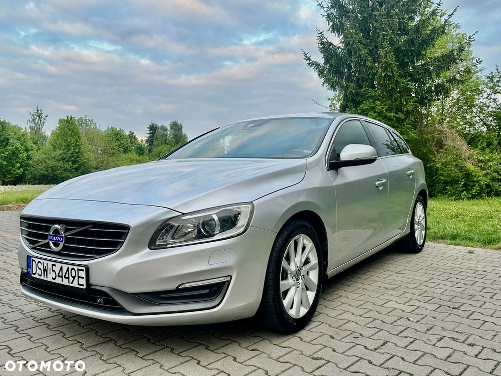 Volvo V60 D4 Drive-E Momentum - 1