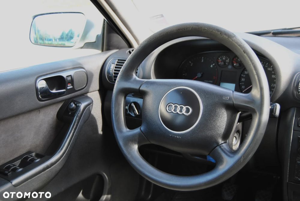 Audi A3 Sportback 1.9 TDI Ambiente - 10