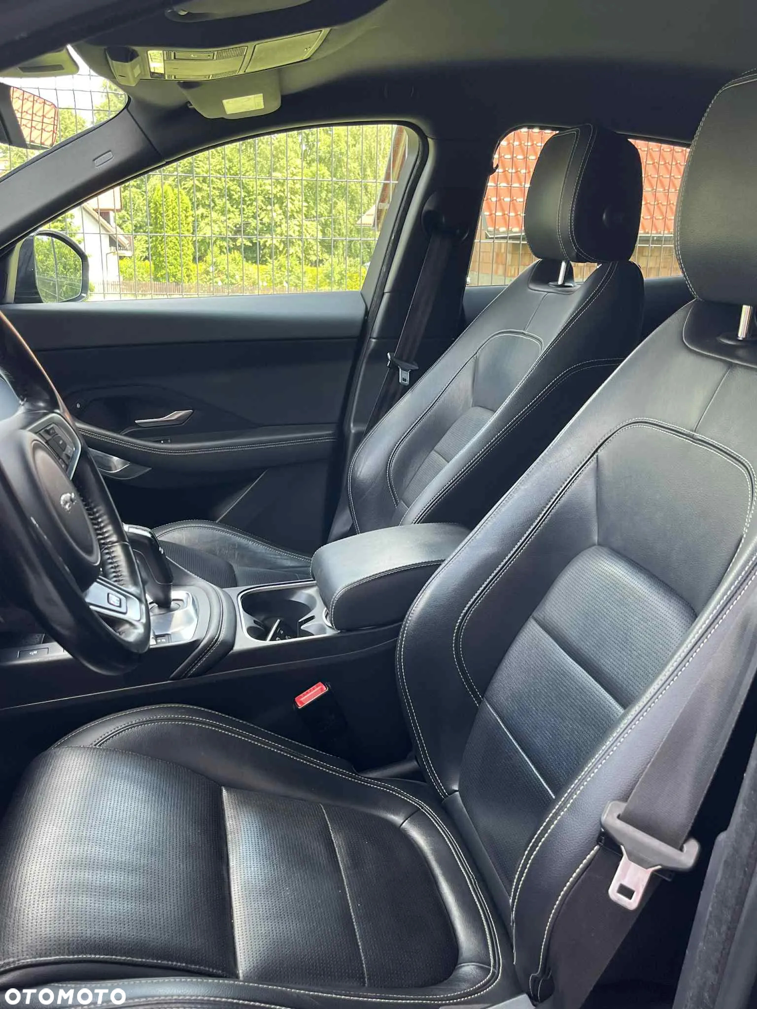 Jaguar E-Pace 2.0 i4P AWD R-Dynamic - 11