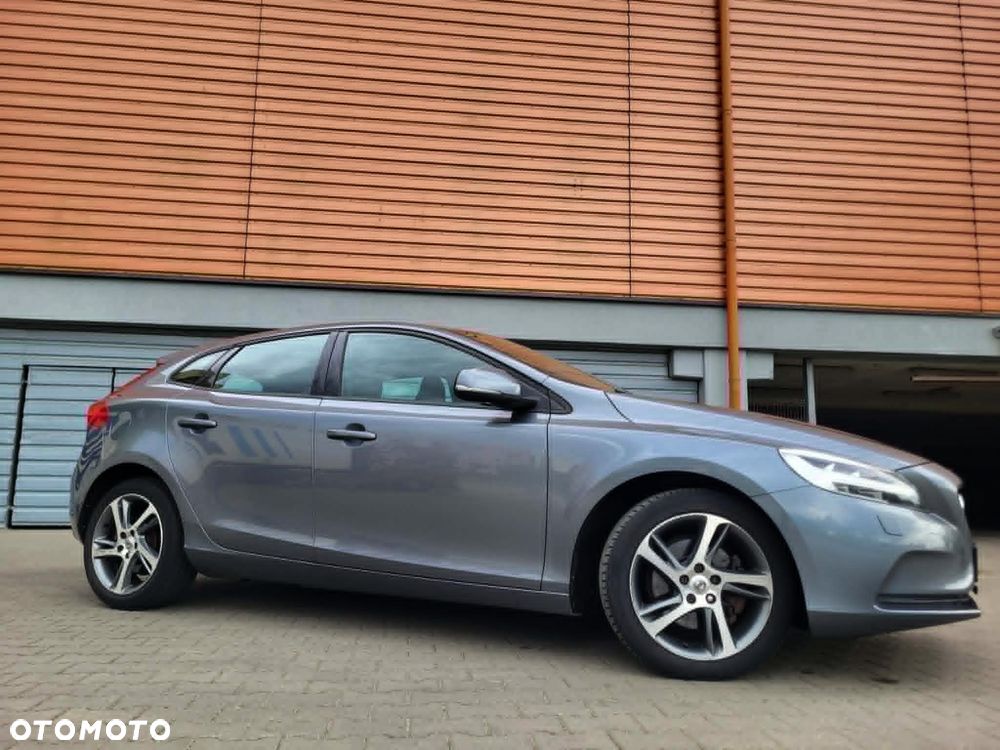 Volvo V40 T2 Momentum - 18