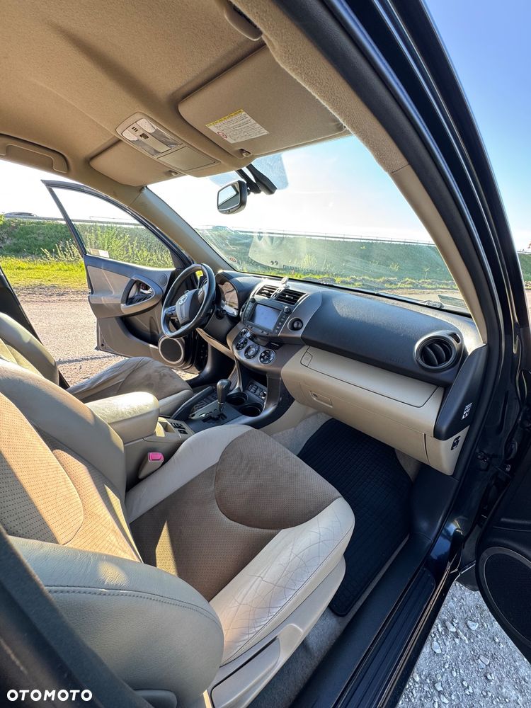 Toyota RAV4 - 18
