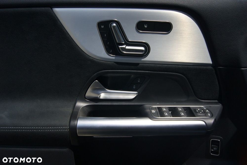 Mercedes-Benz GLA - 14