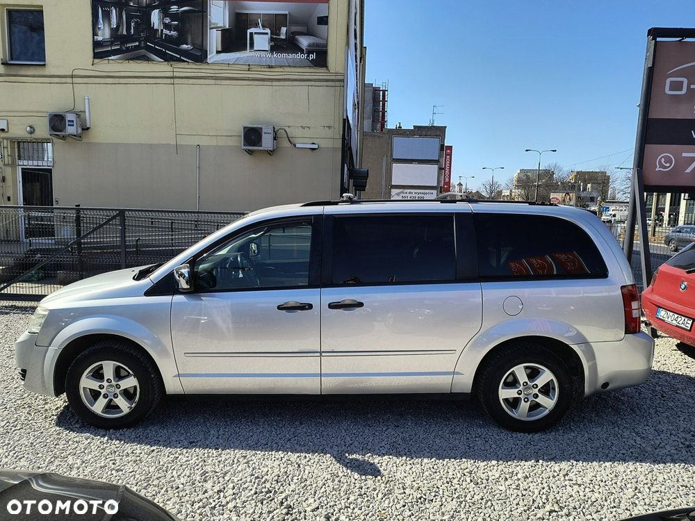 Dodge Caravan - 25