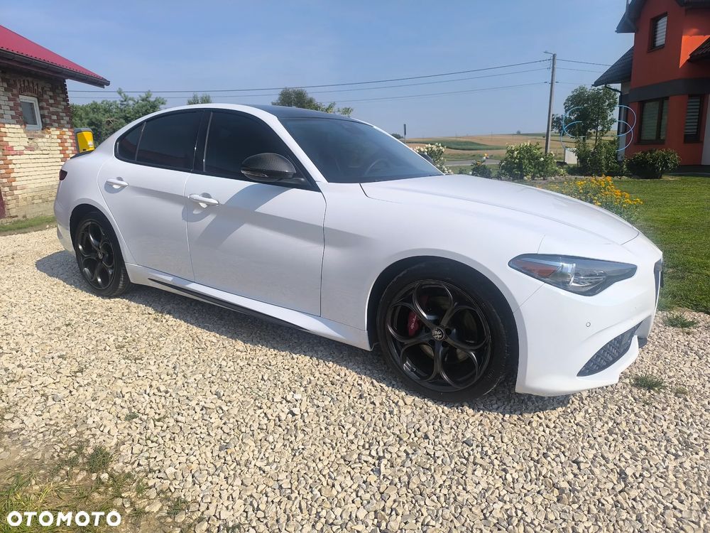 Alfa Romeo Giulia 2.0 Turbo 16V AT8-Q4 Ti - 2