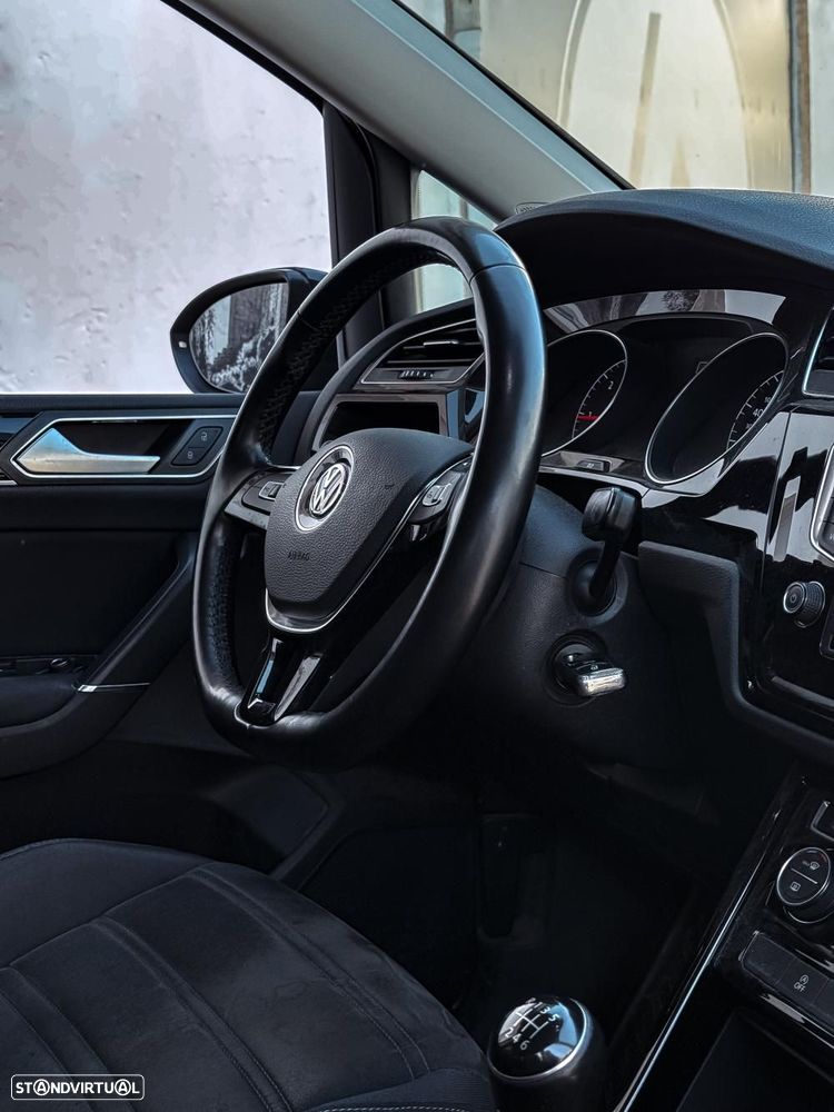 Volkswagen Touran 2.0 TDI Highline — fotografia 8
