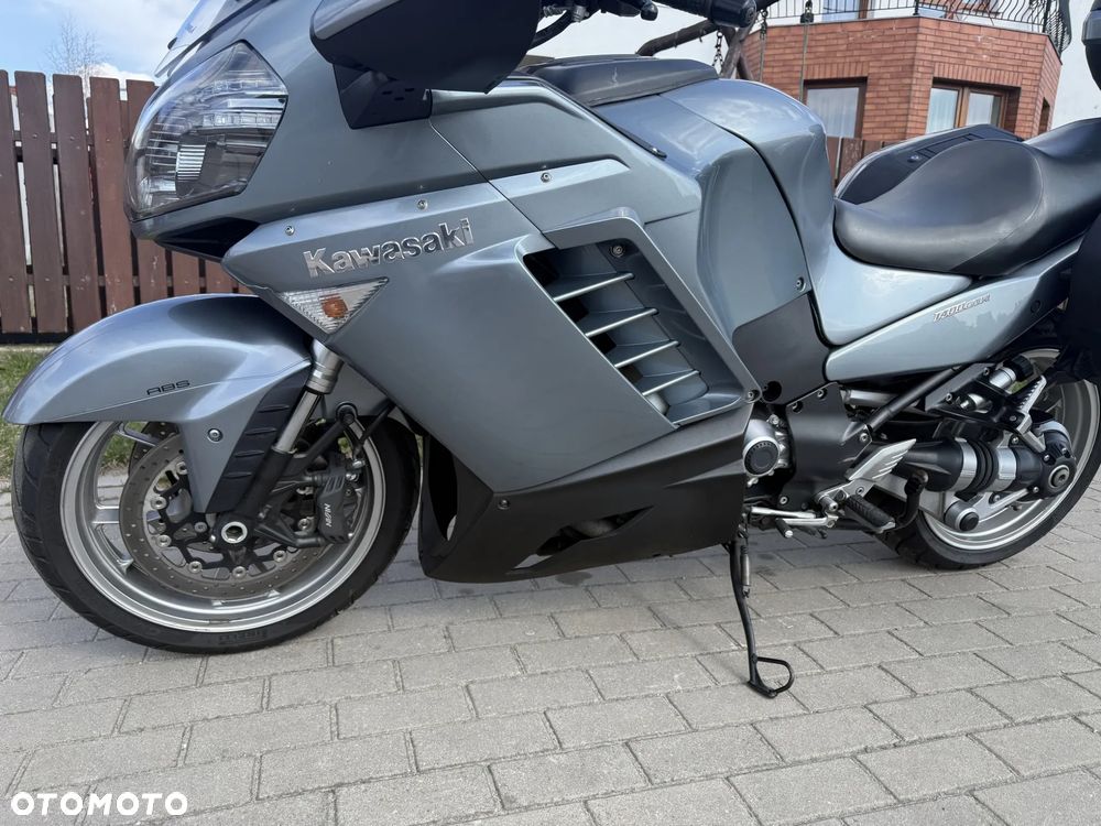 Kawasaki GTR - 12