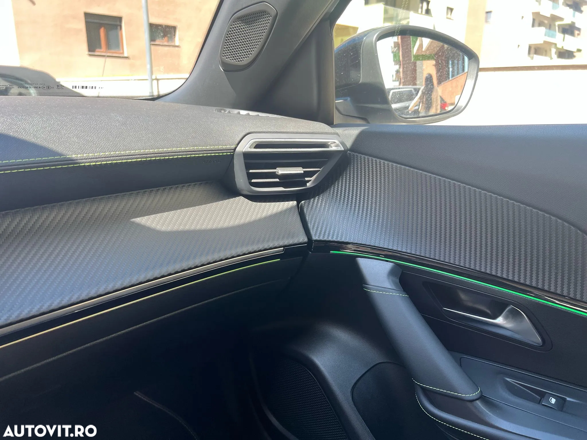 Peugeot 2008 1.2 L PureTech STT EAT8 GT Line - 16