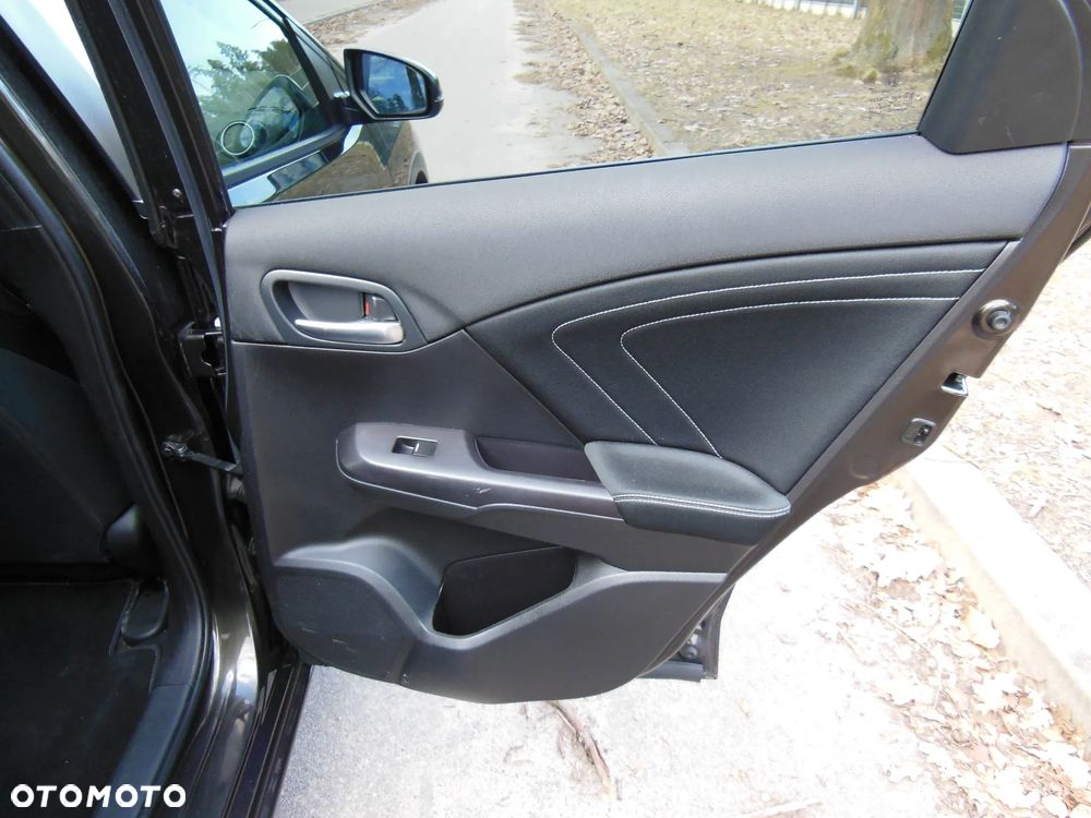 Honda Civic 1.6 i-DTEC Executive Black Edition - 18