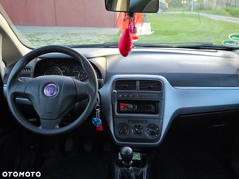 Fiat Grande Punto - 11