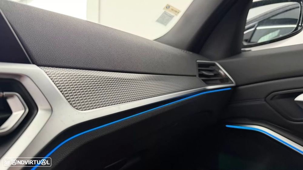 BMW 330 e Edição Desportiva M Auto - 33