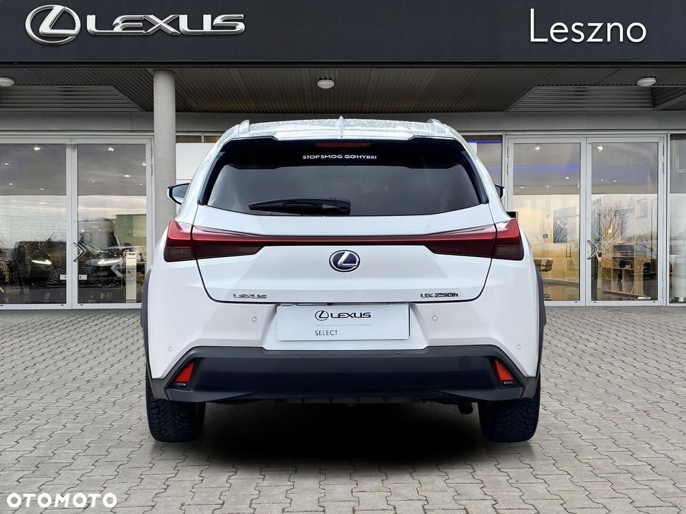 Lexus UX - 8