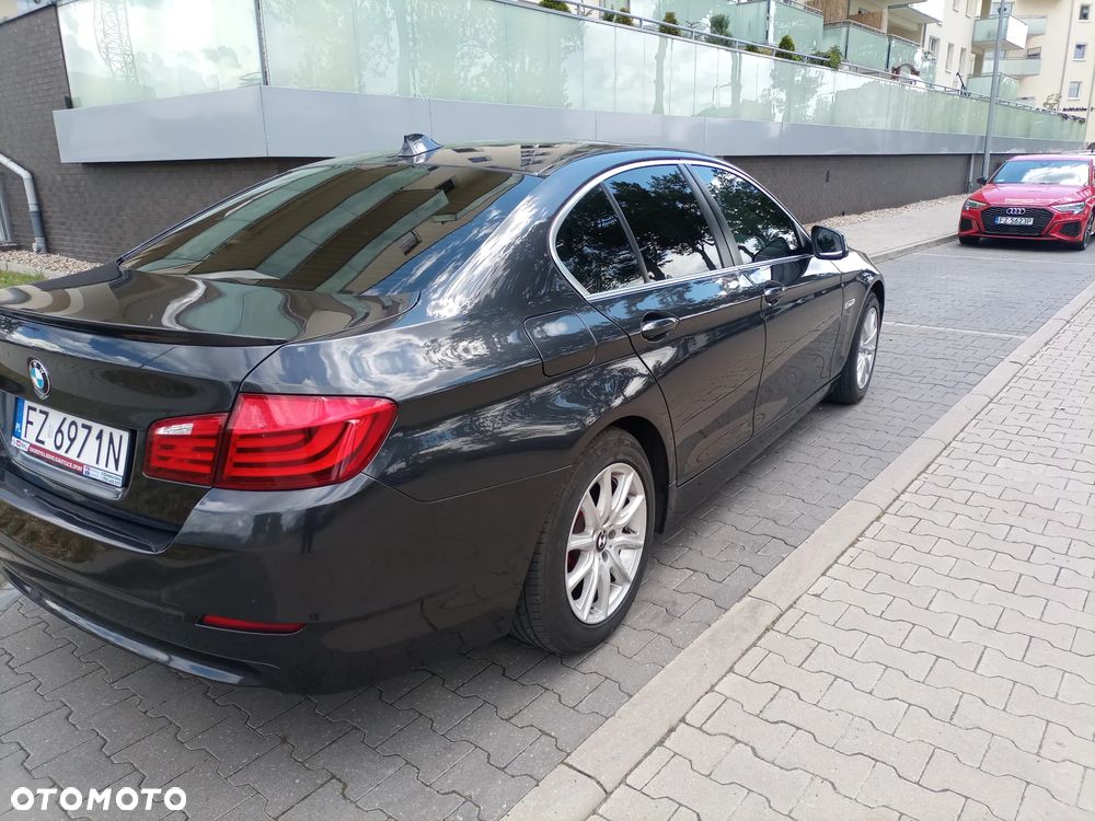 BMW Seria 5 525d - 12