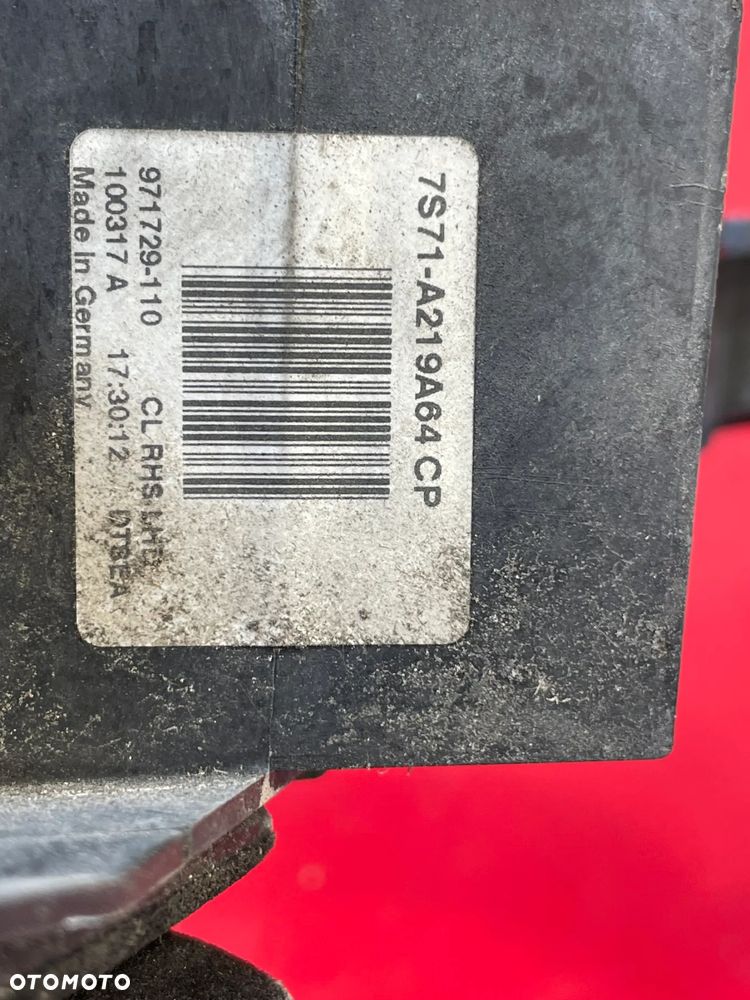 Ford Mondeo MK IV Mocowanie klamki przedniej przód prawy 92862414500 - 2