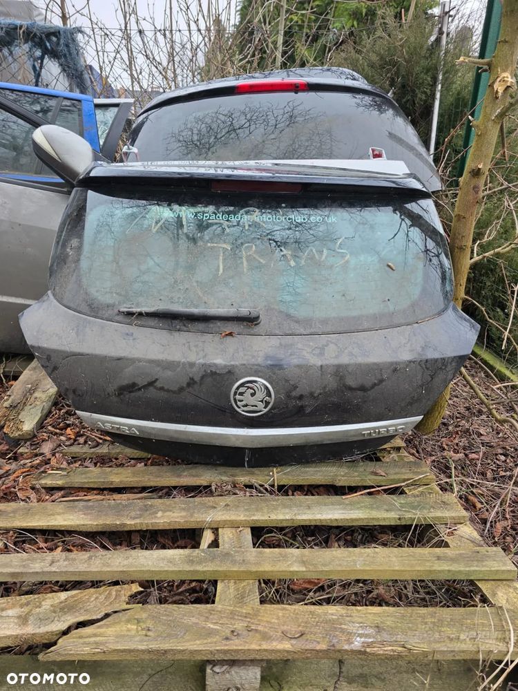 KLAPA TYLNA ASTRA H 3D