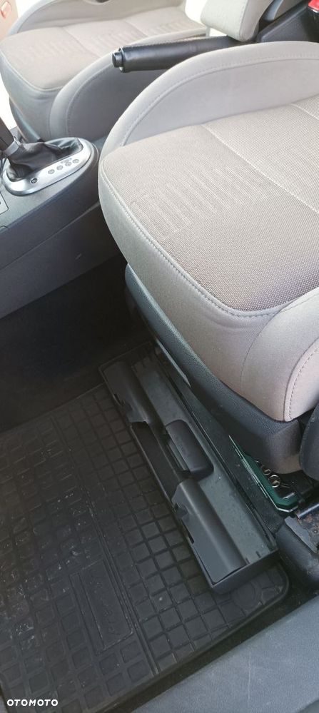Volkswagen Touran 2.0 TDI DPF DSG Highline - 13