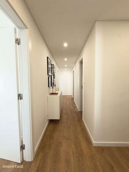 Apartamento T3 totalmente romodelado no centro da Lourinhã - Grande imagem: 3/12