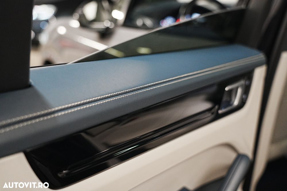 Porsche Cayenne - 35