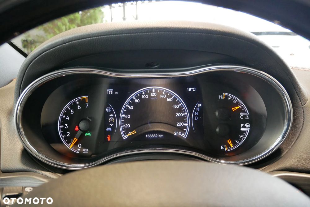 Jeep Grand Cherokee - 23