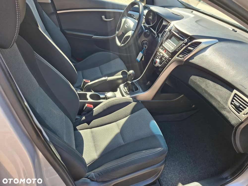 Hyundai i30 blue Kombi 1.4 Classic - 9