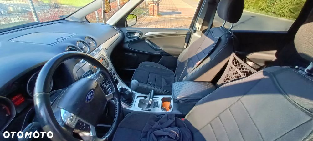 Ford S-Max - 17
