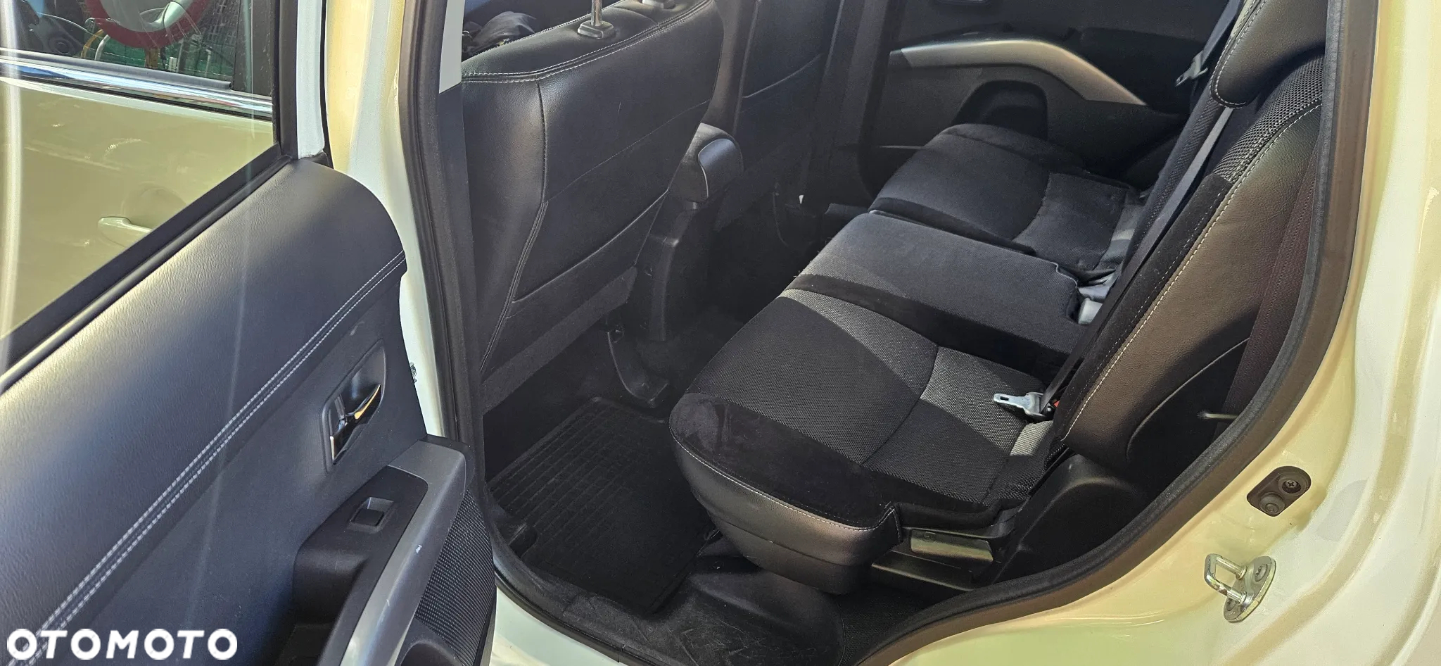 Mitsubishi Outlander 2.0 Intense + 2WD EU5 - 9