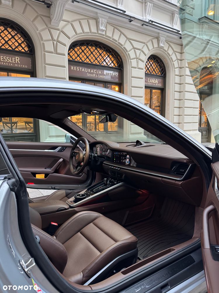 Porsche 911 Carrera T-Hybrid 4 GTS - 15