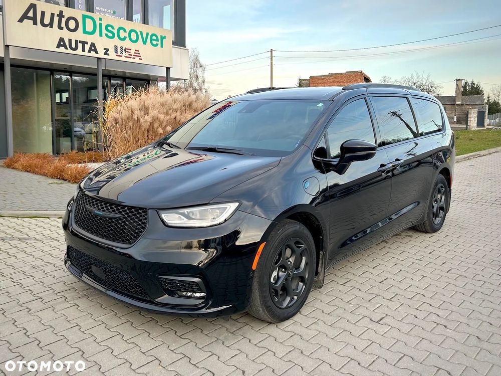 Chrysler Pacifica - 1