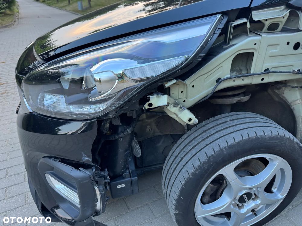Kia Carens 1.6 GDI Attract - 10