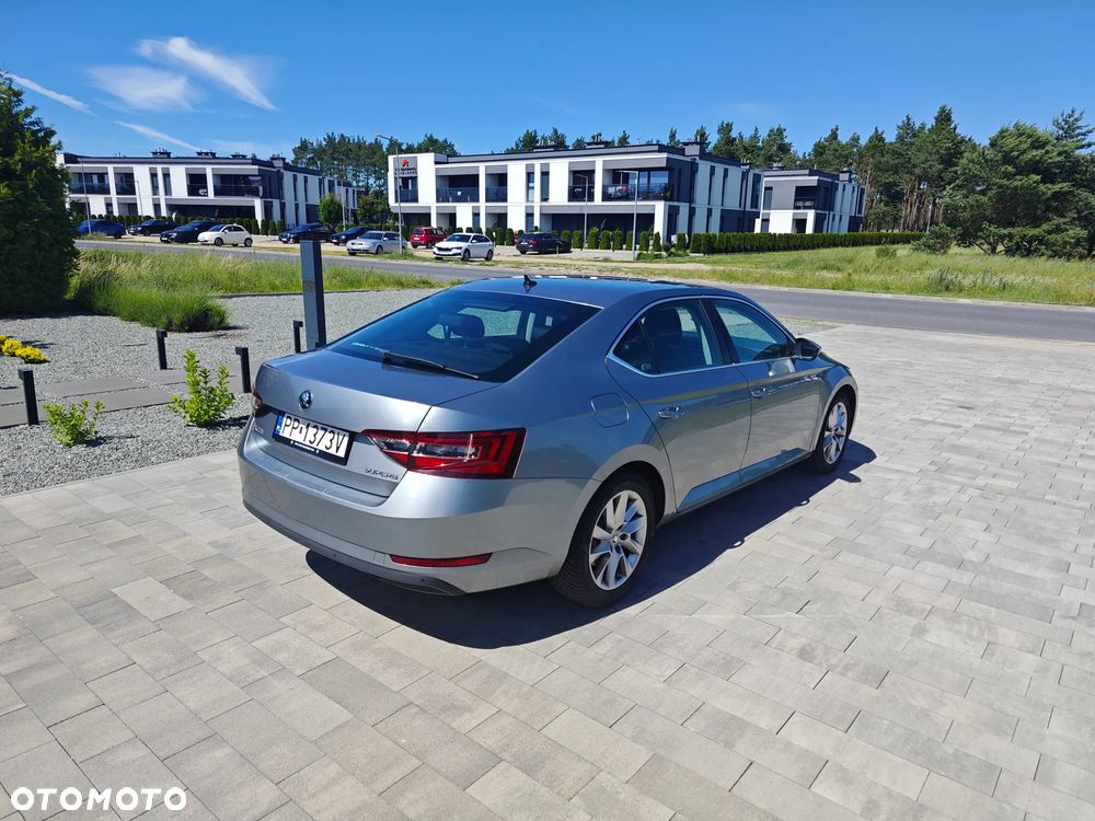 Skoda Superb 2.0 TDI Ambition DSG - 4