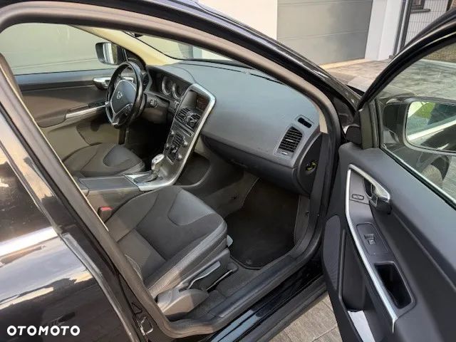 Volvo XC 60 D5 AWD Momentum - 16