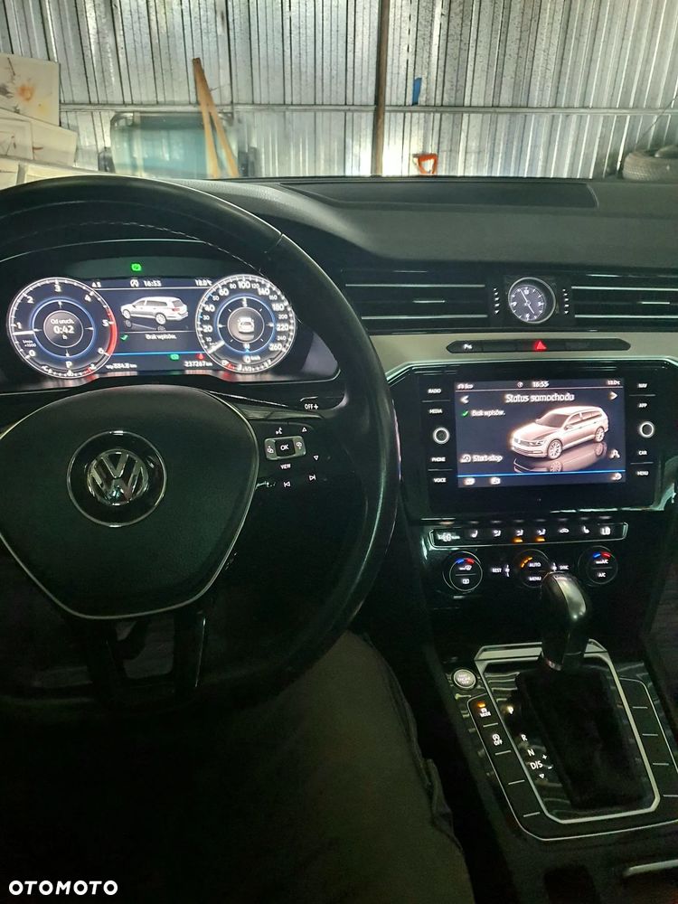 Volkswagen Passat - 32