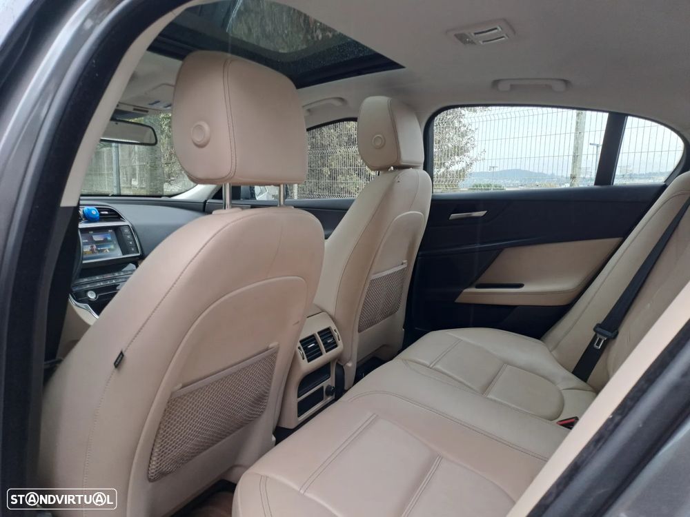 Jaguar XE 2.0 D Prestige Aut. - 11