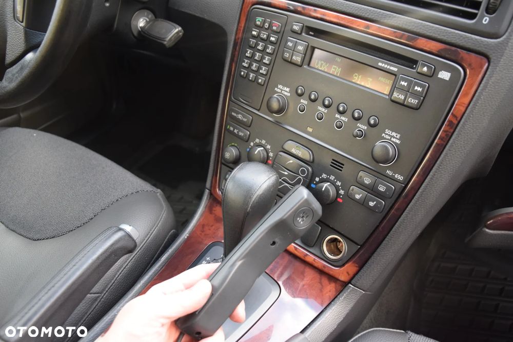 Volvo XC 70 AWD Momentum - 25