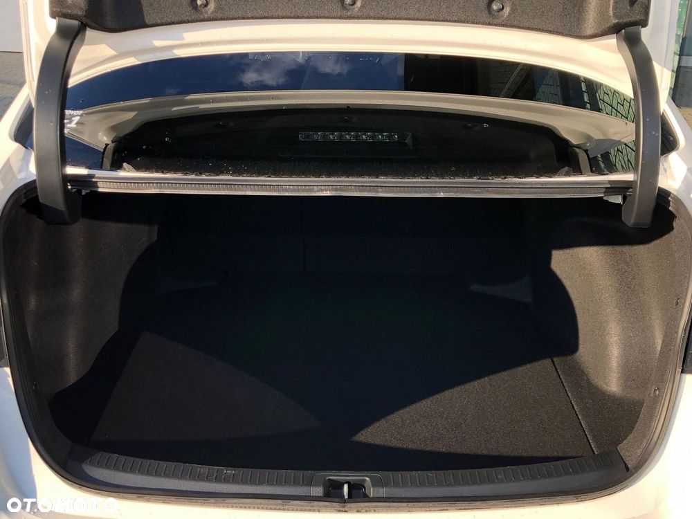 Toyota Corolla 1.8 Hybrid Style - 27
