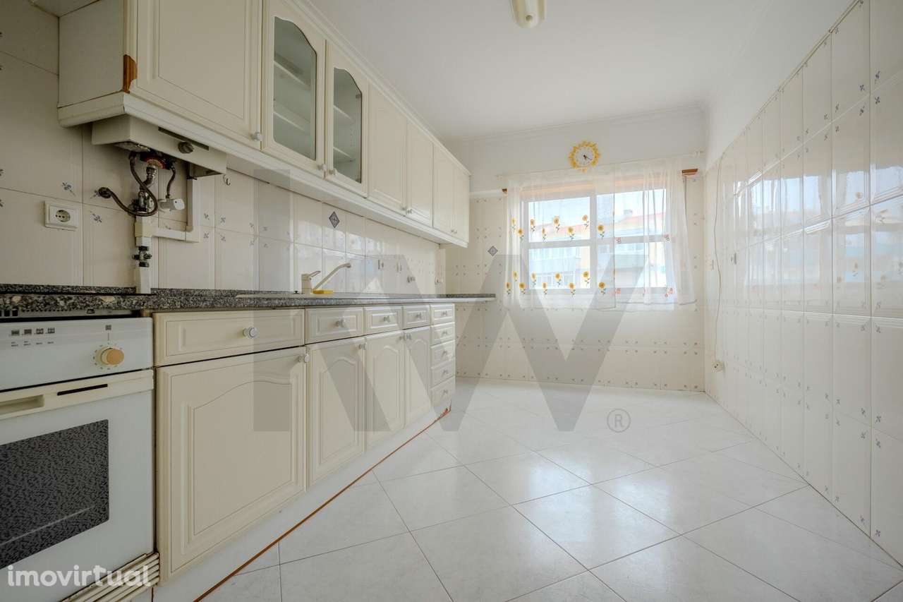 Apartamento para Arrendar T3 Queijas | Central | Varanda - Grande imagem: 2/27