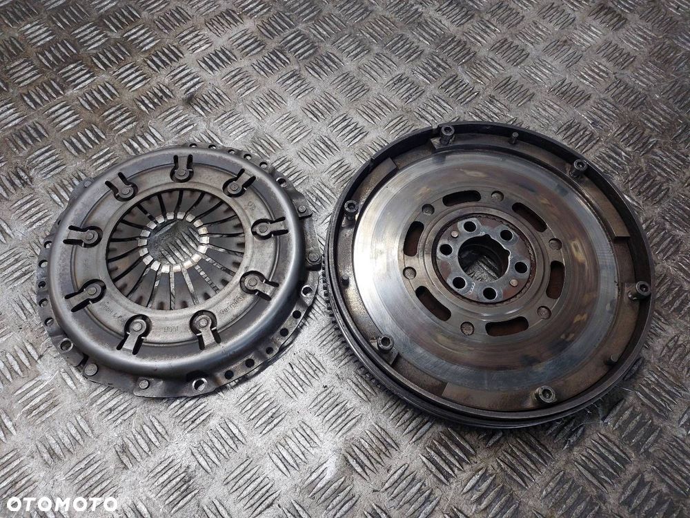 KOŁO DWUMASOWE + DOCISK VOLKSWAGEN PASSAT B5 1.9 TDI - 1