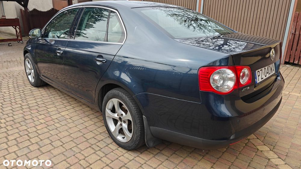 Volkswagen Jetta 1.6 FSI Comfortline - 4