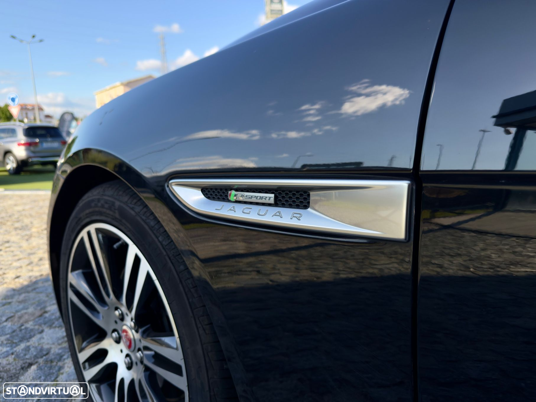 Jaguar XE 2.0 D R-Sport - 7