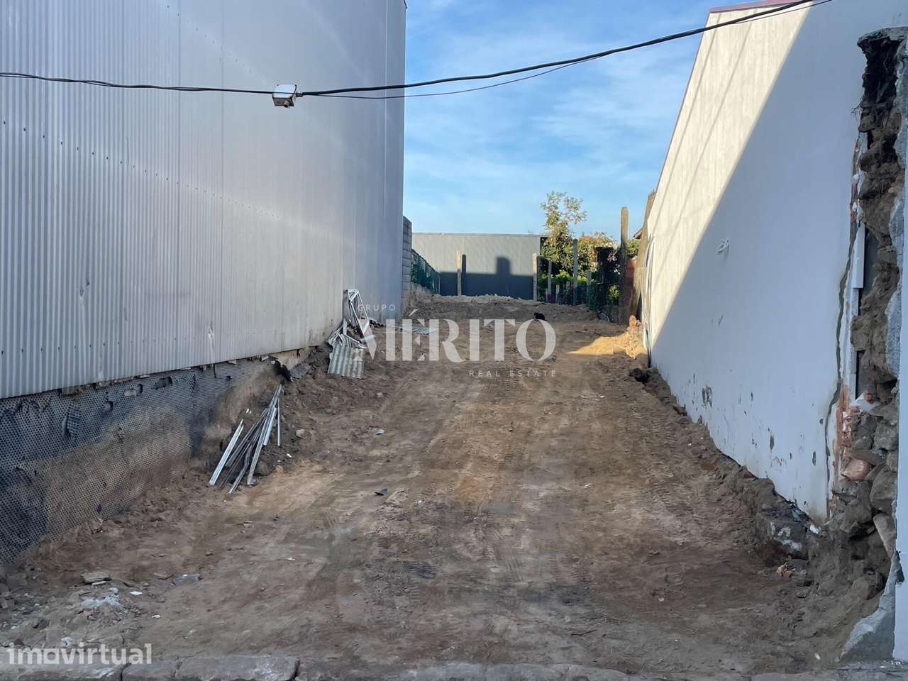 Terreno plano e regular, com área de 213m2 para a construção de habita - Grande imagem: 5/7