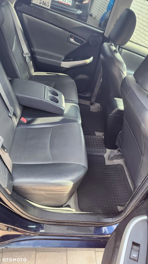 Toyota Prius (Hybrid) - 11