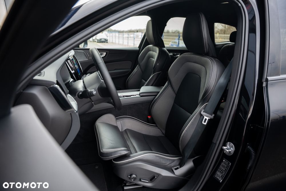 Volvo XC 60 B5 B AWD Ultimate Dark - 23