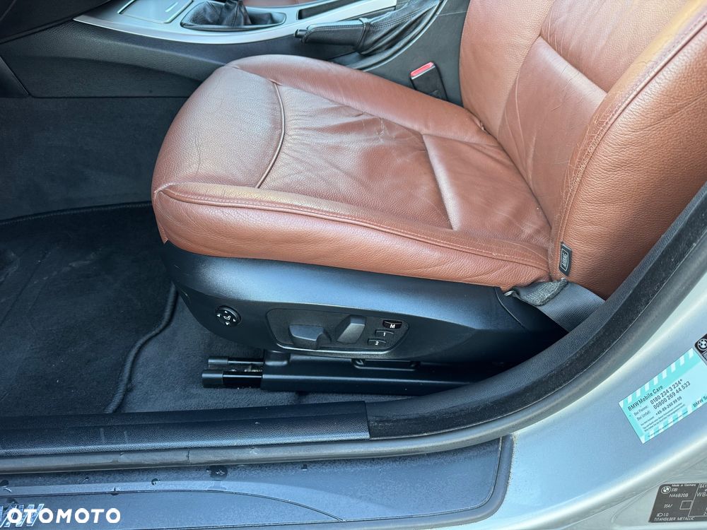 BMW Seria 3 318i Edition Exclusive - 16