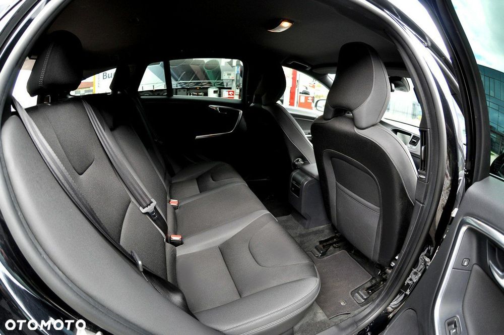 Volvo V60 D3 Geartronic Momentum - 19