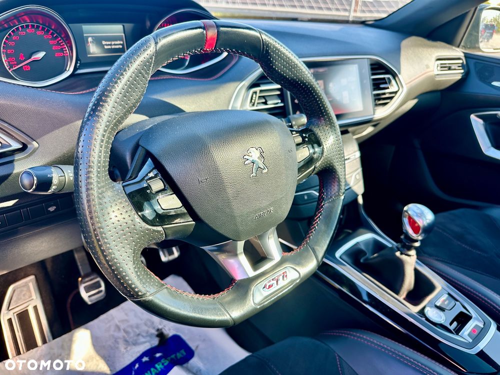 Peugeot 308 1.6 e-THP GTi by Sport S&S - 21
