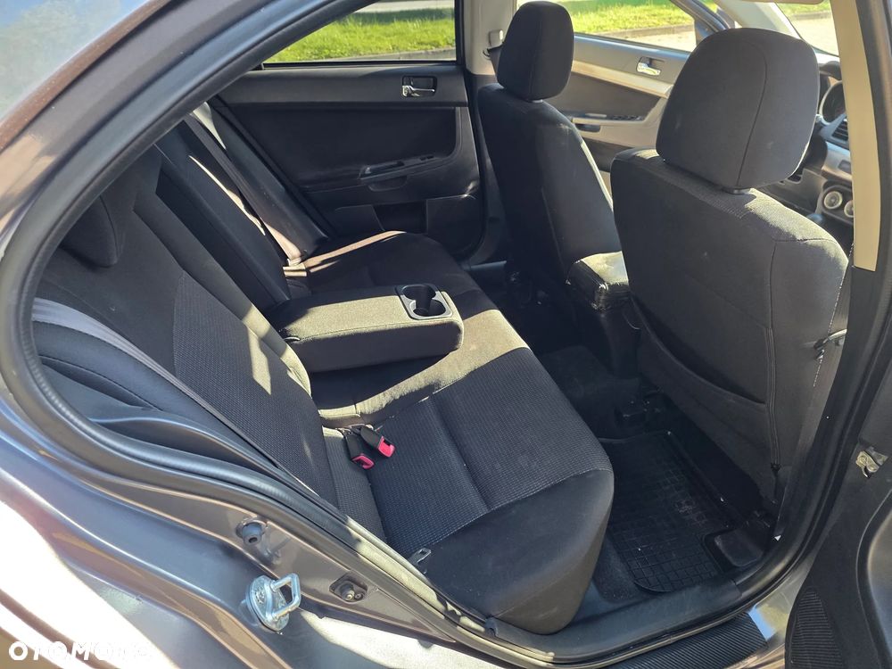 Mitsubishi Lancer 1.8 Inform - 11