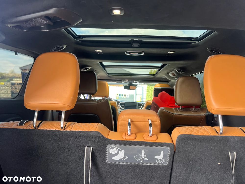 Chrysler Pacifica - 12