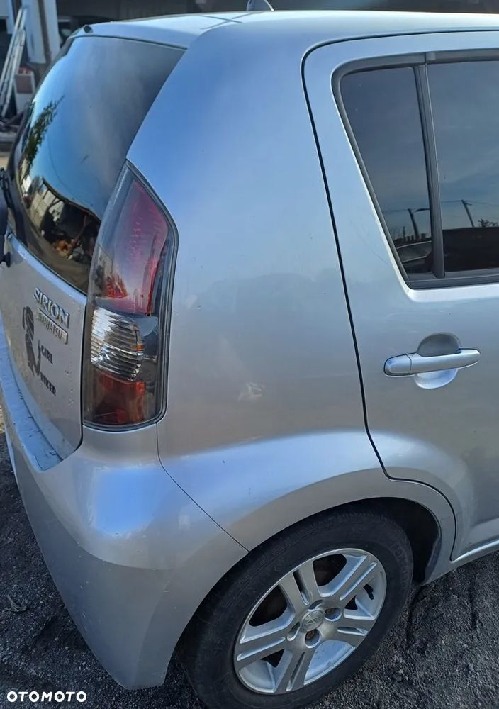DAIHATSU SIRION II 08r ĆWIARTKA BŁOTNIK PRAWY TYŁ POSZYCIE - 1