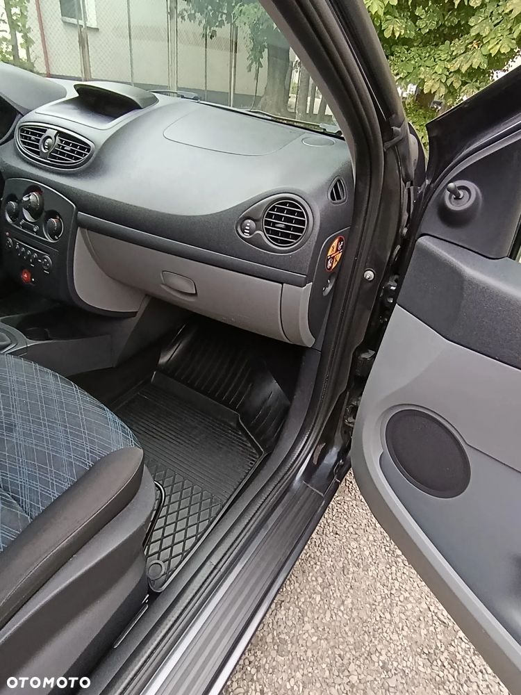 Renault Clio 1.2 16V Authentique - 25