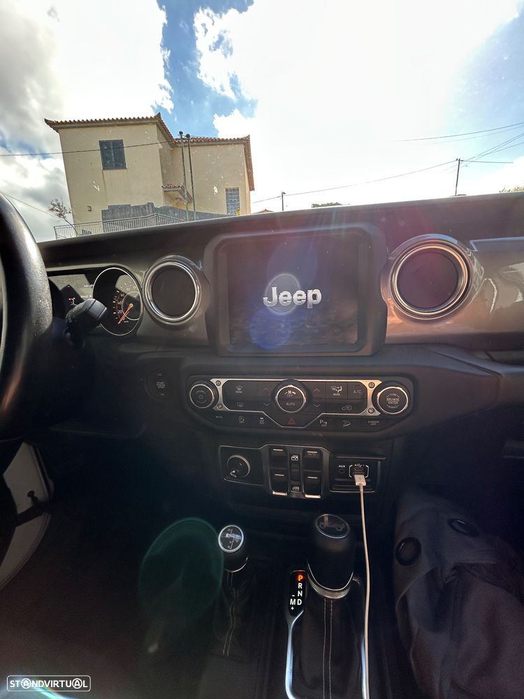 Jeep Wrangler Unlimited 3.8 Auto Sahara - 14