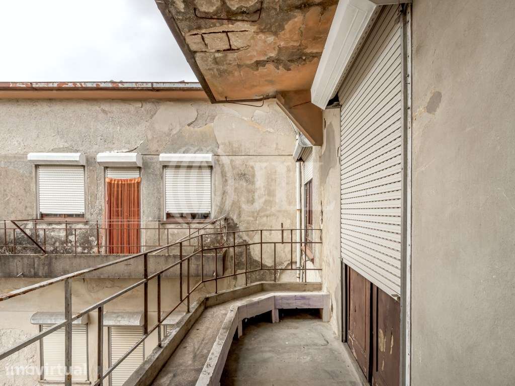 Prédio para reabilitar com PIP aprovado no Porto - Grande imagem: 3/26